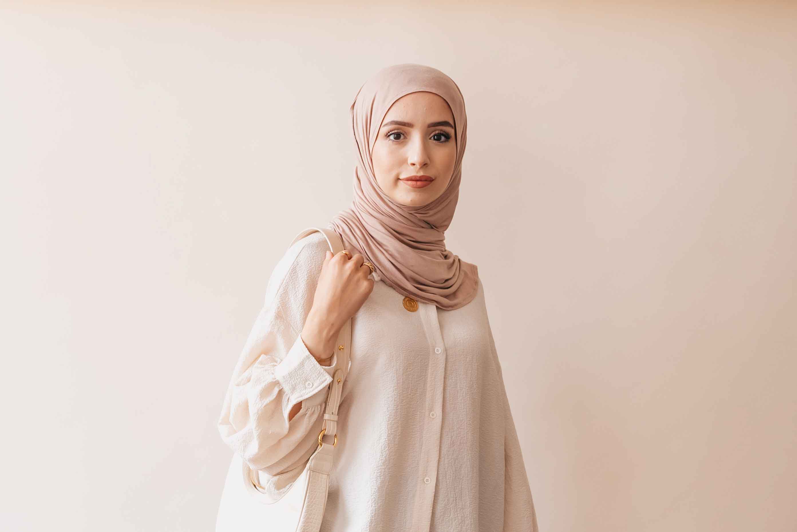 Tampil Cantik dengan Jilbab Pashmina, Menjadi Anggun, Fleksibel, dan Penuh Gaya